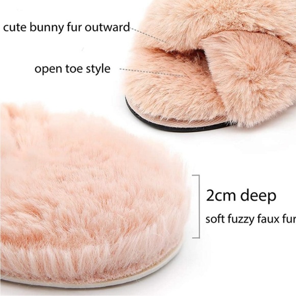 NWT FamilyPort Fluff Faux Fur Cross Band Slide Slippers in Silver - Picture 4 of 5